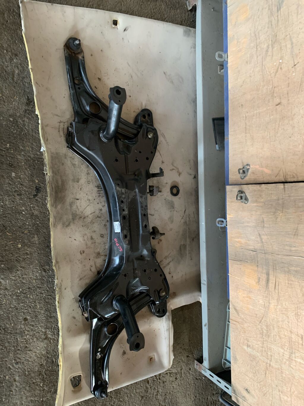 Балка под ДВС на Toyota Vitz SCP10 1SZ-FE, Переднее расположение