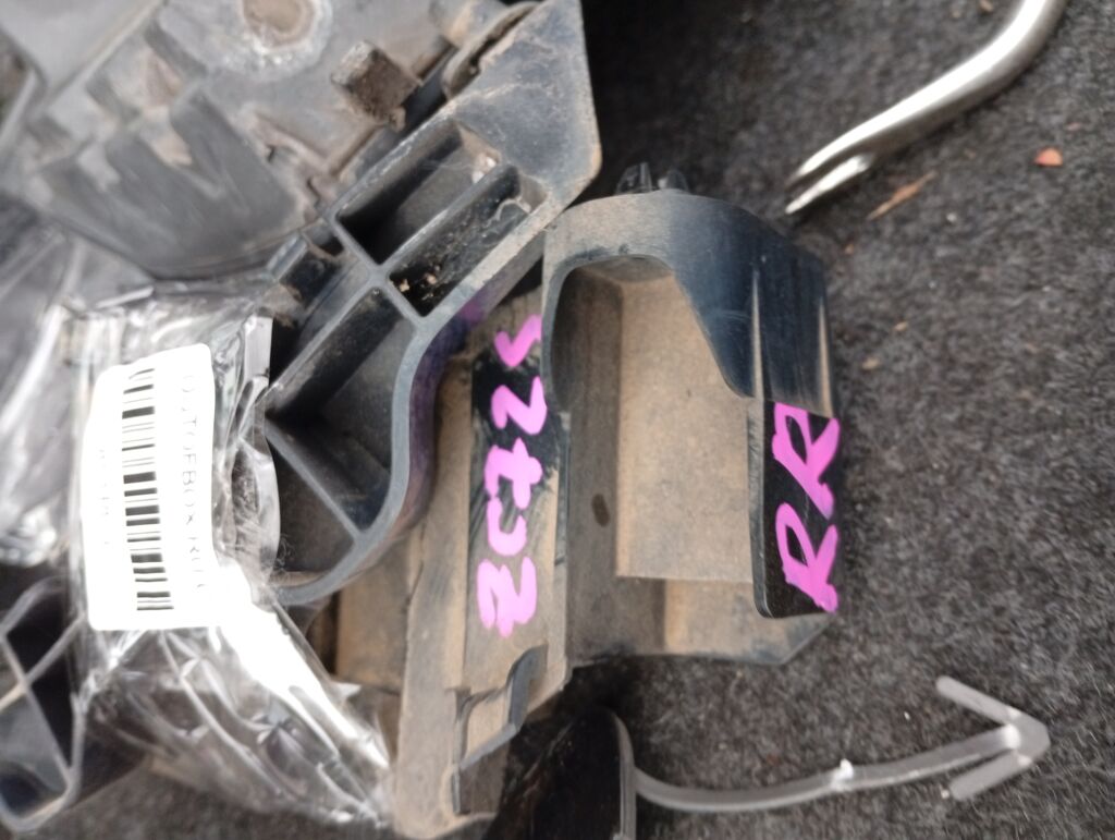 Крепление бампера 71823-71L0, 71821-71L01 на Suzuki Swift ZC72S Фото 2