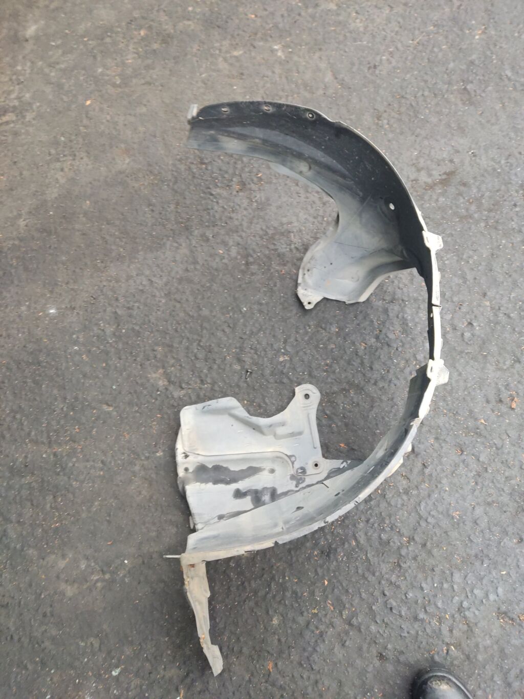 Подкрылок на Nissan Note E11 HR15DE 63840-1U600  212630  2711FP1  2711FP1T  63840-8Y20A  63840-9U000  63840-9U20A  63840-9U20B  638429U000  8400-618  915.NS11115R  974592  DS11174AR  DT501016L0R00  FP 5013 388  NNNOT06-300-R  NNNOT06300R  NNNOT06301R  PDS11174AR  ST-DTE1-016L-1, Переднее Правое расположение