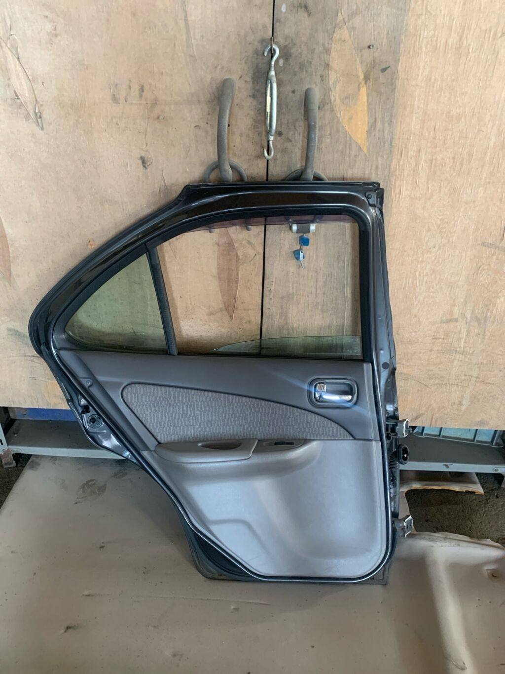 Дверь боковая на Nissan Sunny FB15, Заднее Левое расположение