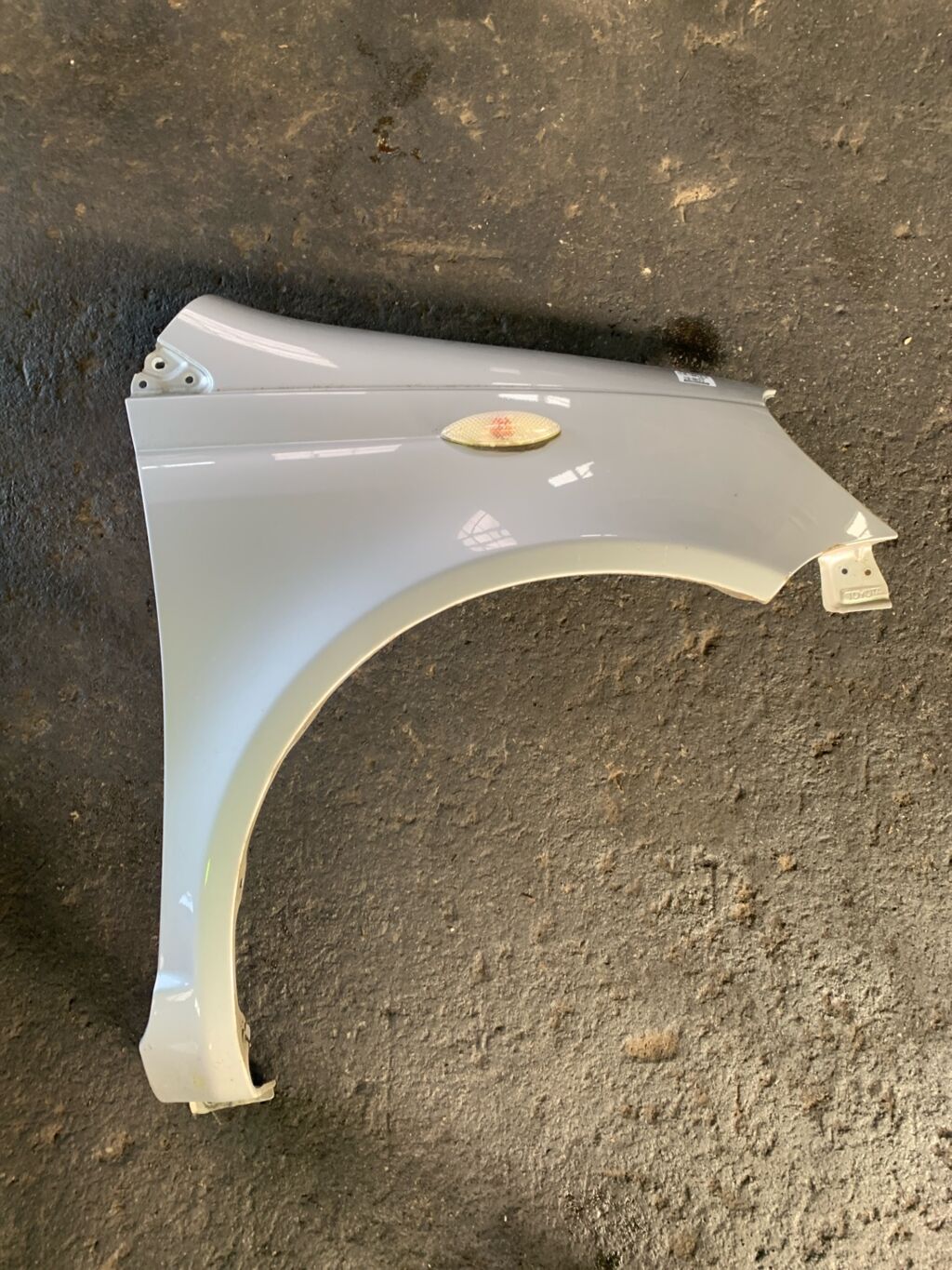 Крыло переднее на Toyota Vitz SCP10 53811-52010  TY10122AR, Правое расположение