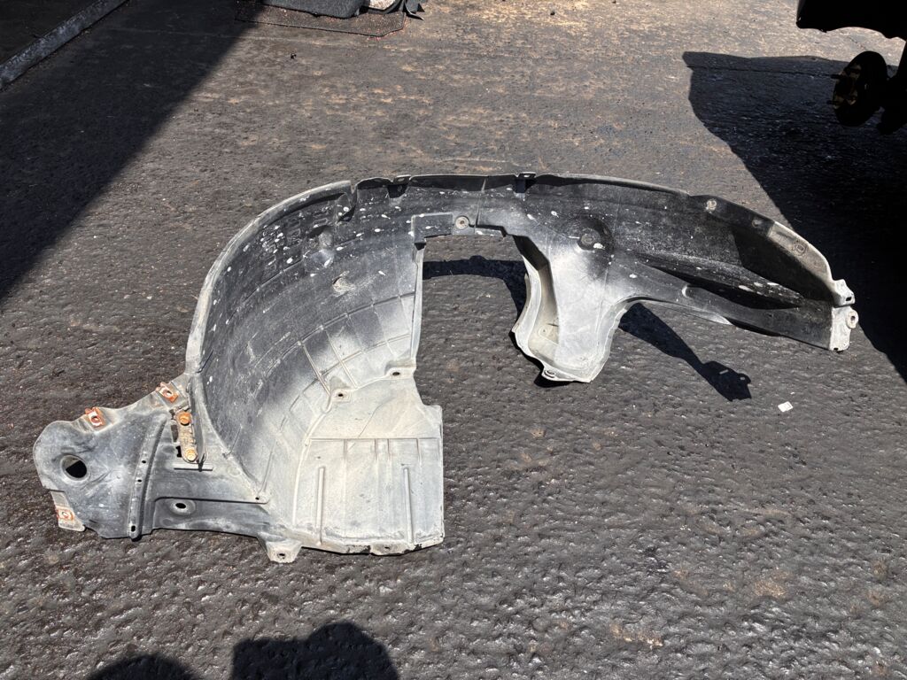 Подкрылок на Nissan Note E11 HR15DE 212629  2711FL-1B  2711FL1  2711FL1T  63841-9U20A  63841-9U20B  63843-9U000  915.NS11115L  974591  DS11174AL  IK-1217  ST-DTE1-016L-2, Переднее Левое расположение