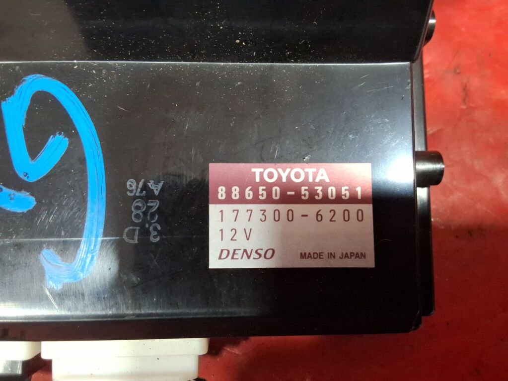 Блок управления климатконтроля на Toyota Altezza Gita GXE15W 88650-53051