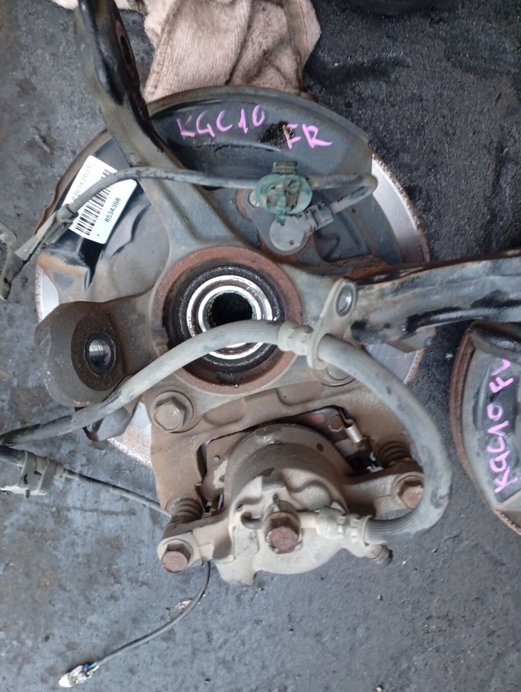 Ступица на Toyota Passo KGC10 1KR-FE, Переднее Левое расположение