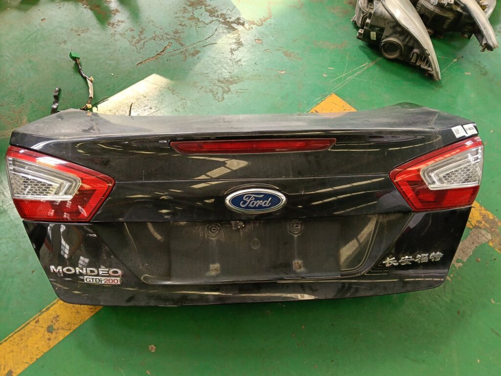 Крышка багажника на Ford Mondeo 4