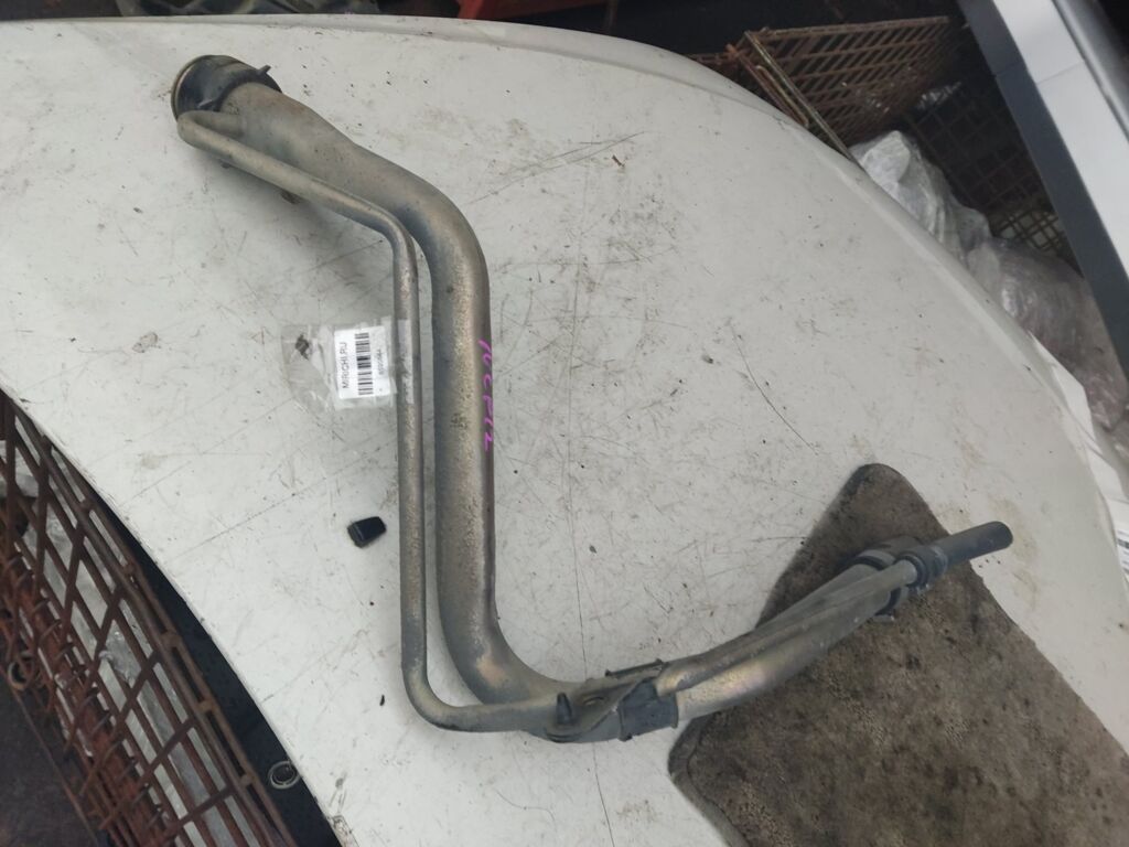 Заливная горловина топливного бака на Toyota Platz NCP12 1NZ-FE 77201-52050