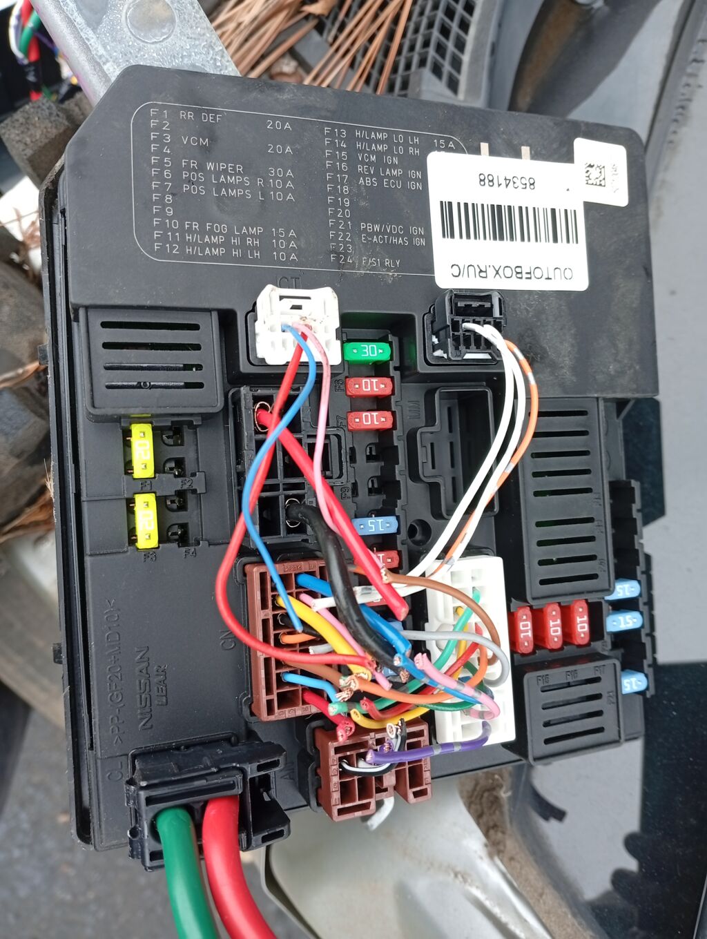 Блок предохранителей на Nissan Leaf AZE0 EM57 284B7-3NM5C