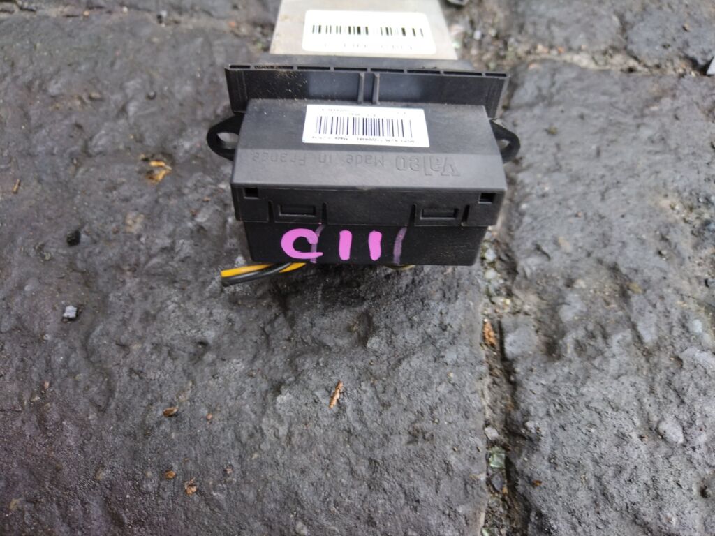 Регулятор скорости мотора отопителя на Nissan Tiida C11 HR15DE