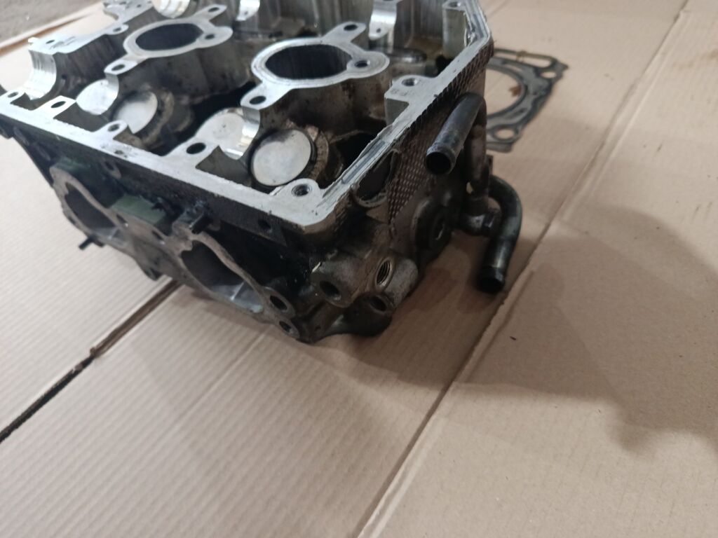 Головка блока цилиндров на Subaru Legacy Wagon BH5 EJ206, Правое расположение
