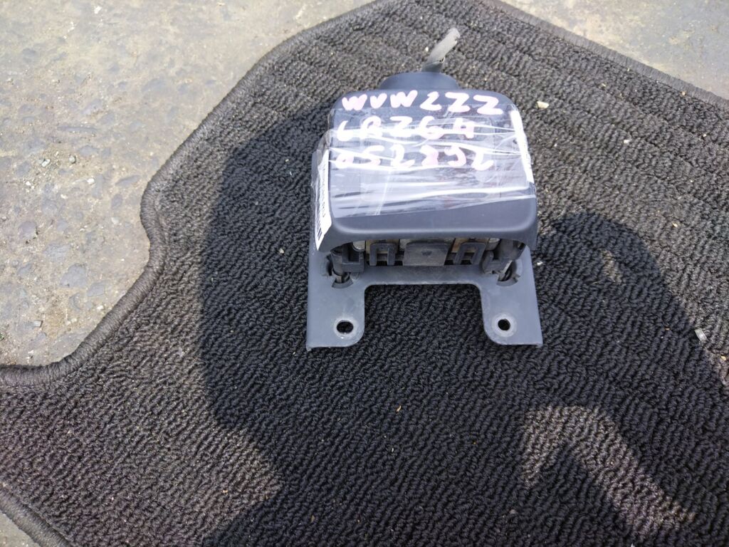 Радар-детектор на Volkswagen Polo 6R 5Q0907561F