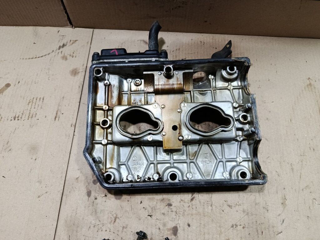 Клапанная крышка на Subaru Legacy Wagon BH5 EJ206 Фото 2