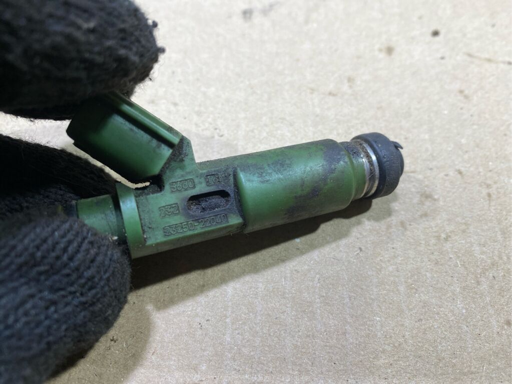 Форсунка инжекторная 23250-22040, 23209-0D040, 23209-22040 на Toyota Vista ZZV50 1ZZ-FE Фото 2