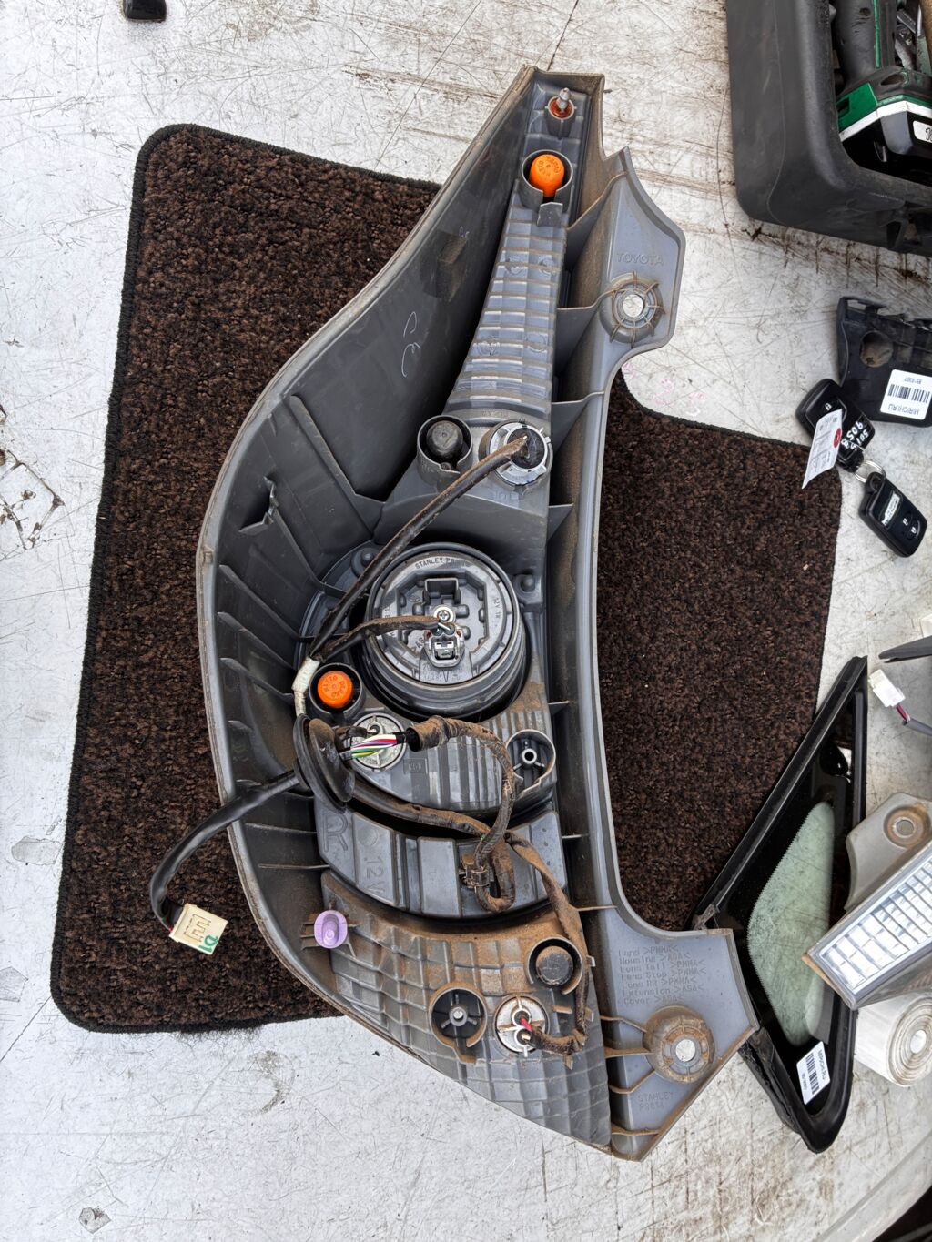 Стоп на Toyota Aqua NHP10 52-252, Правое расположение