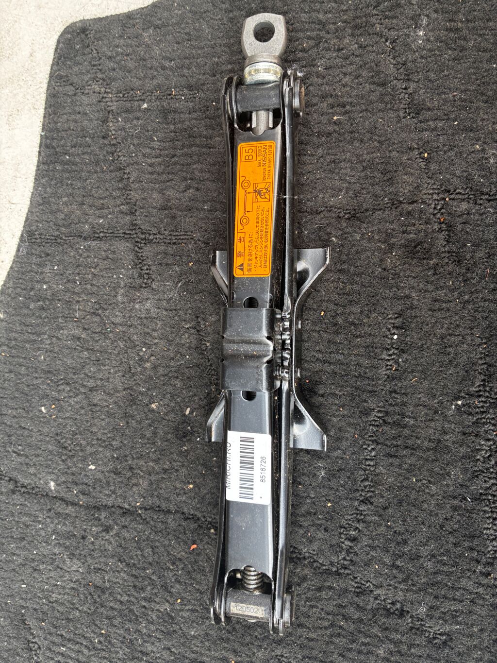 Домкрат на Nissan Tiida C11