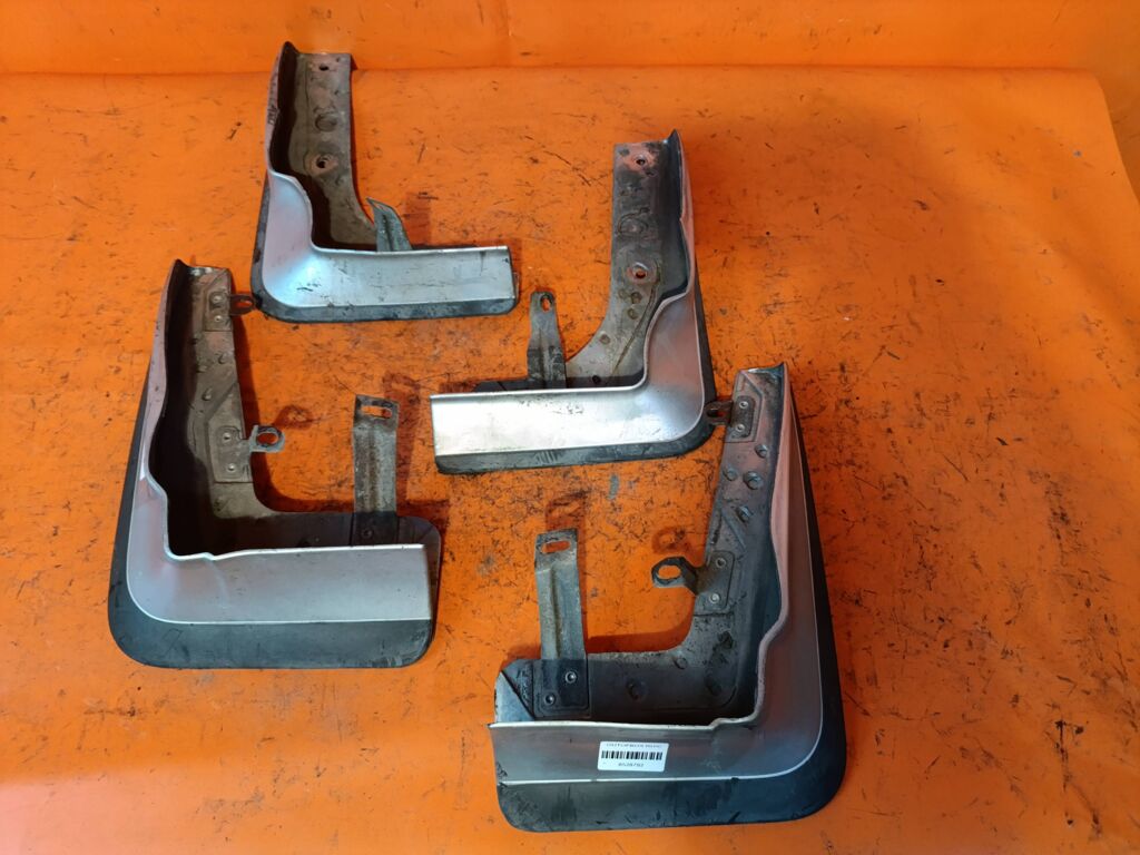 Брызговик на Mitsubishi Diamante F34A