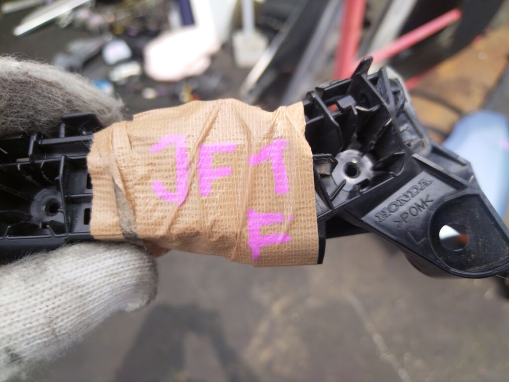 Крепление бампера на Honda N-Box JF1, Переднее расположение