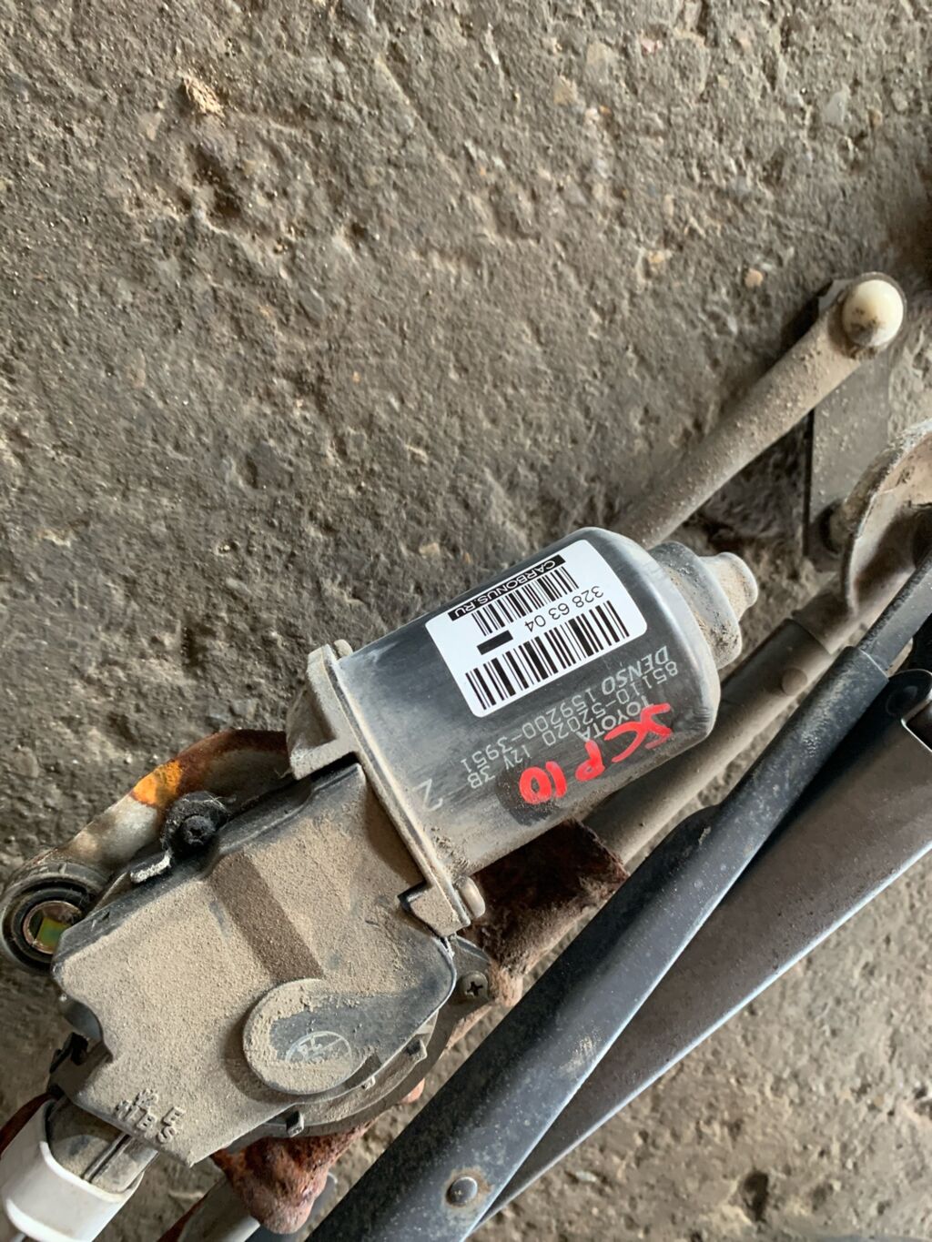 Мотор привода дворников на Toyota Vitz SCP10