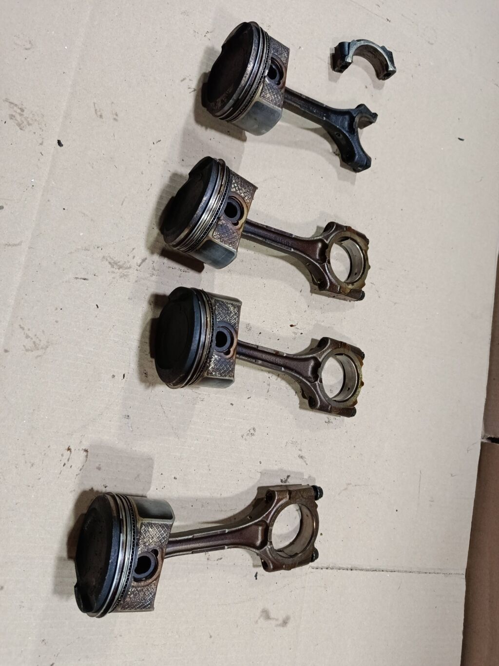 Поршень на Toyota Vista ZZV50 1ZZ-FE Фото 2