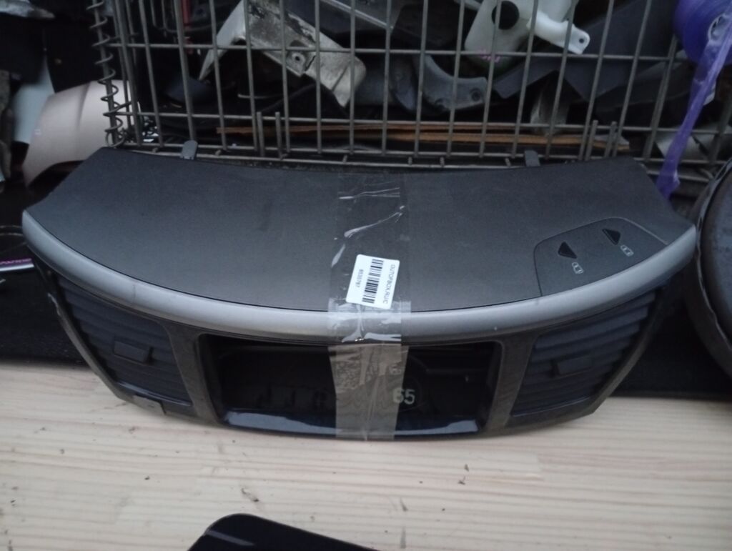 Консоль магнитофона 55412-28280, 55041-28030, 55042-28030 на Toyota Noah AZR60G Фото 2