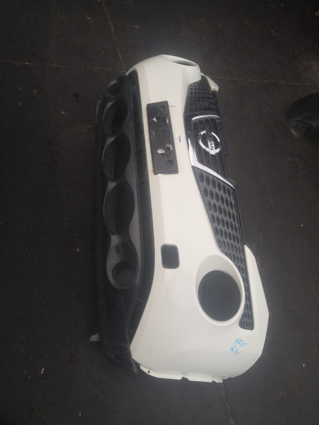 Бампер на Nissan Juke YF15 62026-1KA0A  62022-1KA5H, Переднее расположение