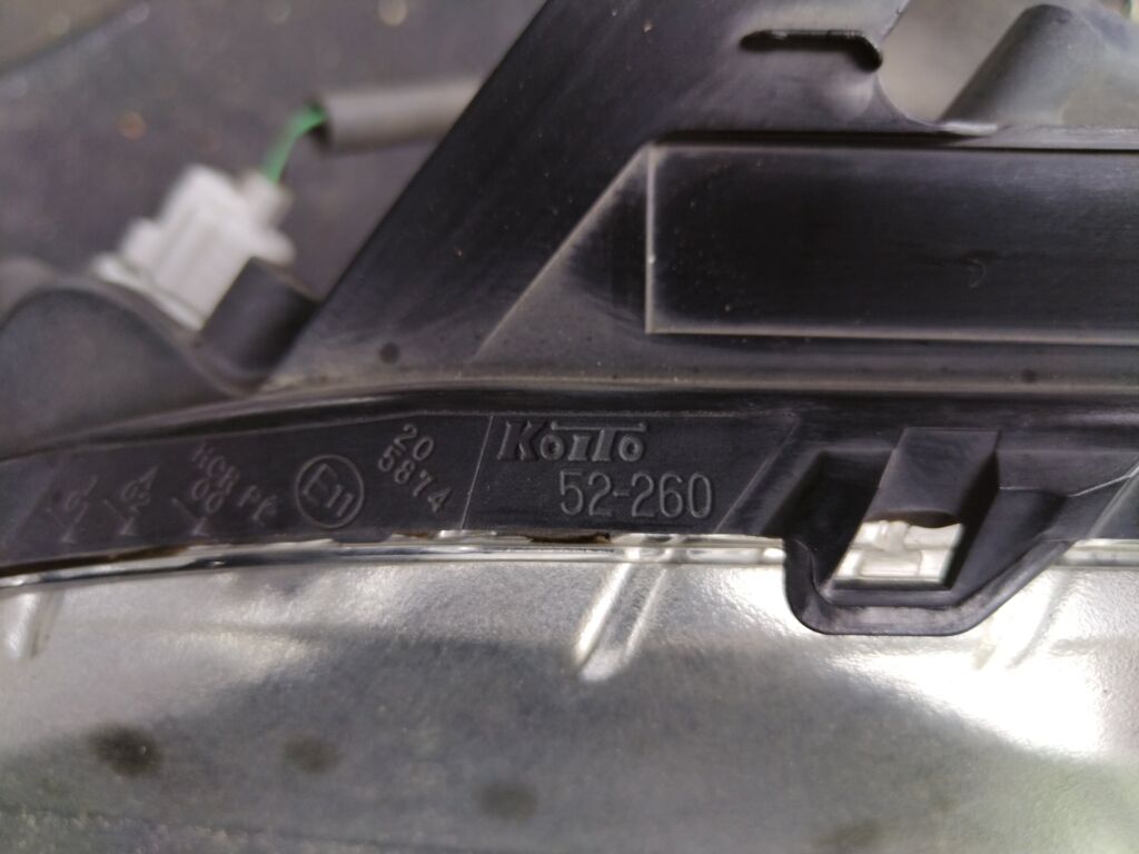 Фара на Toyota Spade NCP141 52-260, Левое расположение