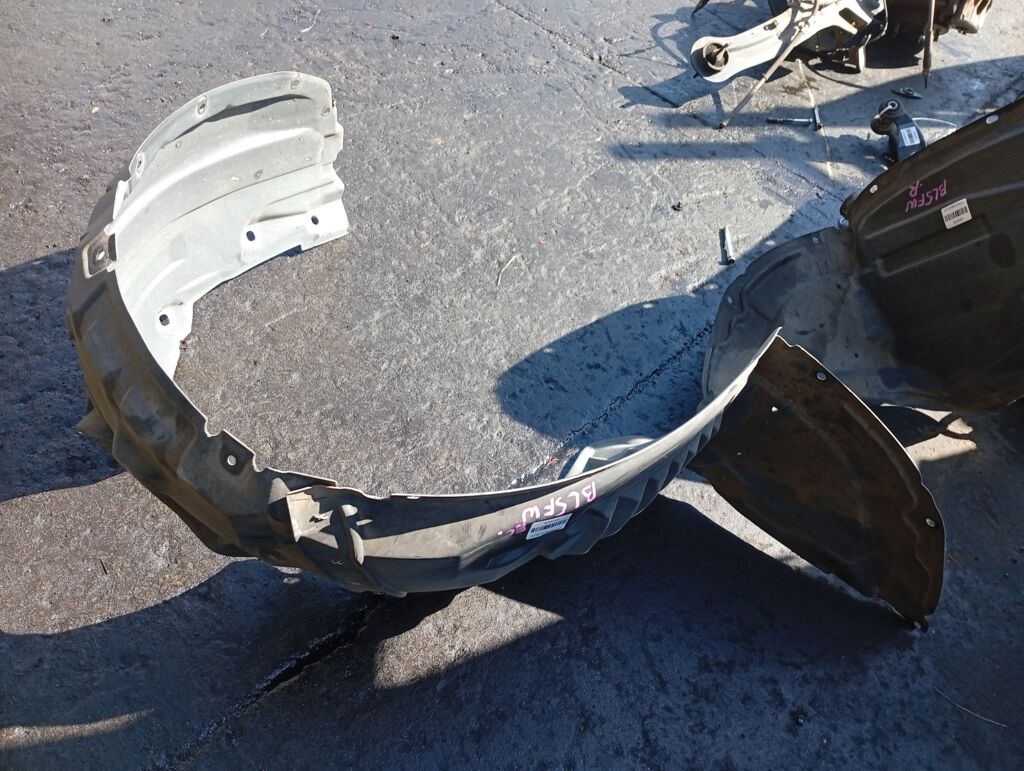 Подкрылок на Mazda Axela BL5FW, Переднее Левое расположение