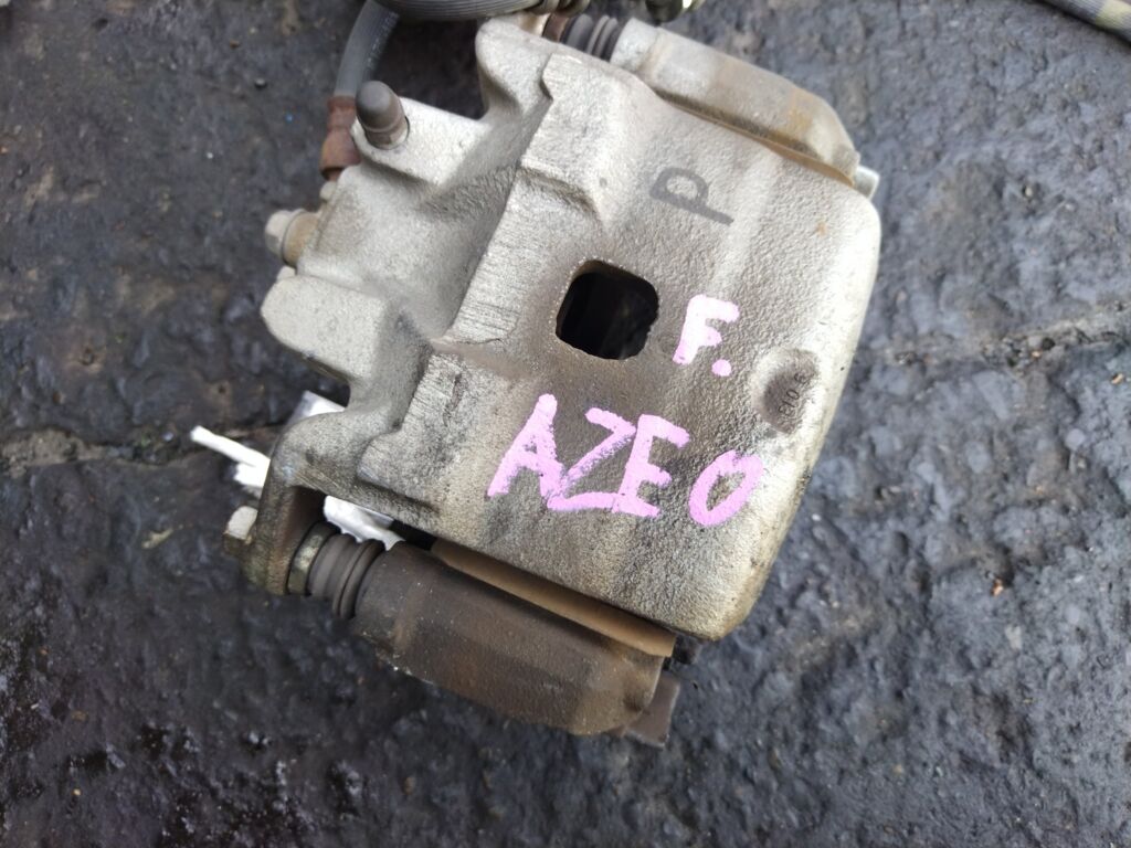 Суппорт на Nissan Leaf AZE0 EM57, Переднее расположение