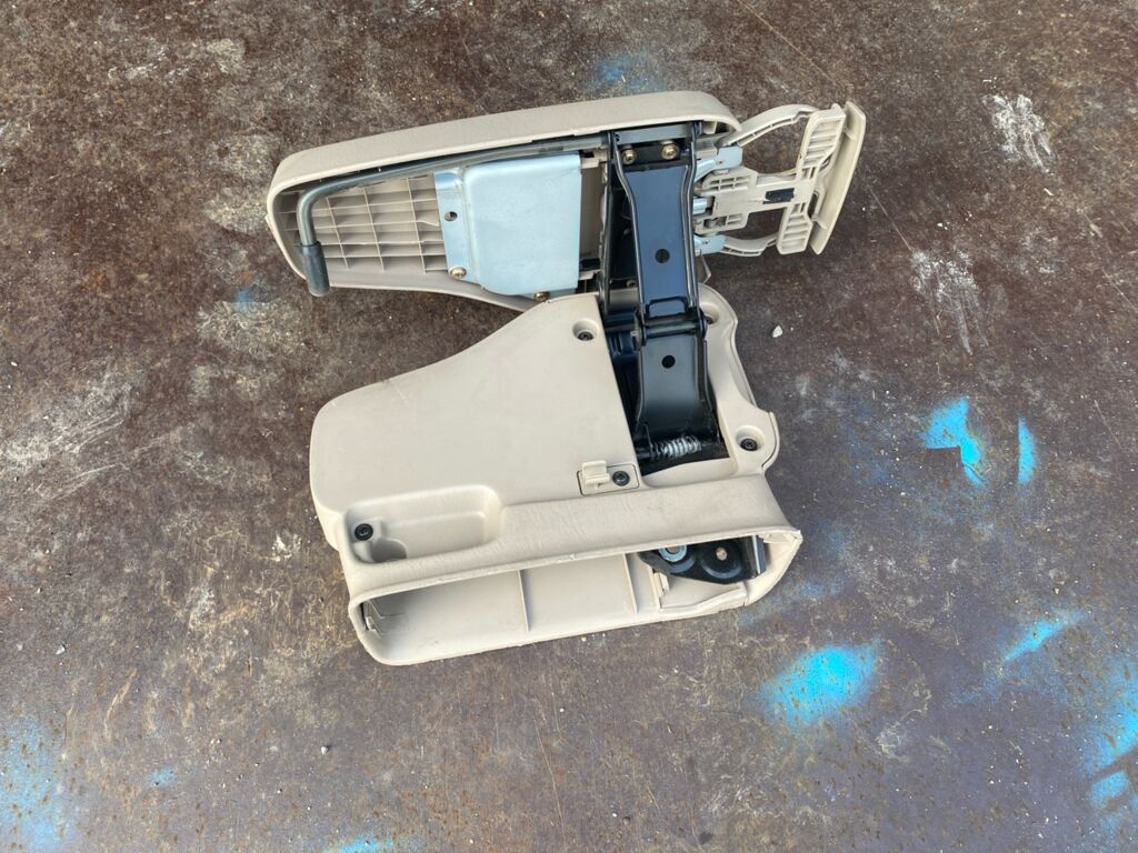 Столик салона на Toyota Gaia SXM15G