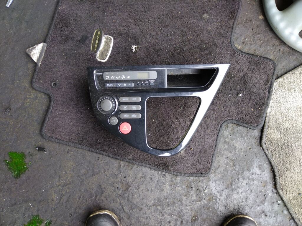 Блок управления климатконтроля 88650-68010 на Toyota Wish ZNE10G 1ZZ-FE Фото 2