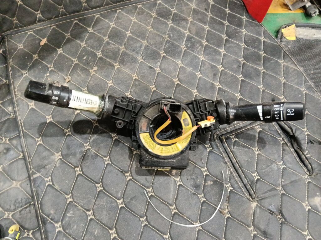 Переключатель поворотов на Hyundai Elantra MD 93490-3R110  93420-2M000