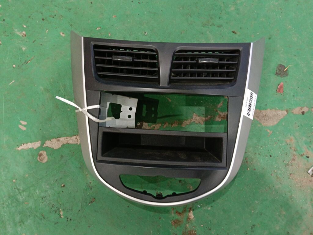 Консоль магнитофона на Hyundai Solaris RB 84741-0U000  84742-0U000