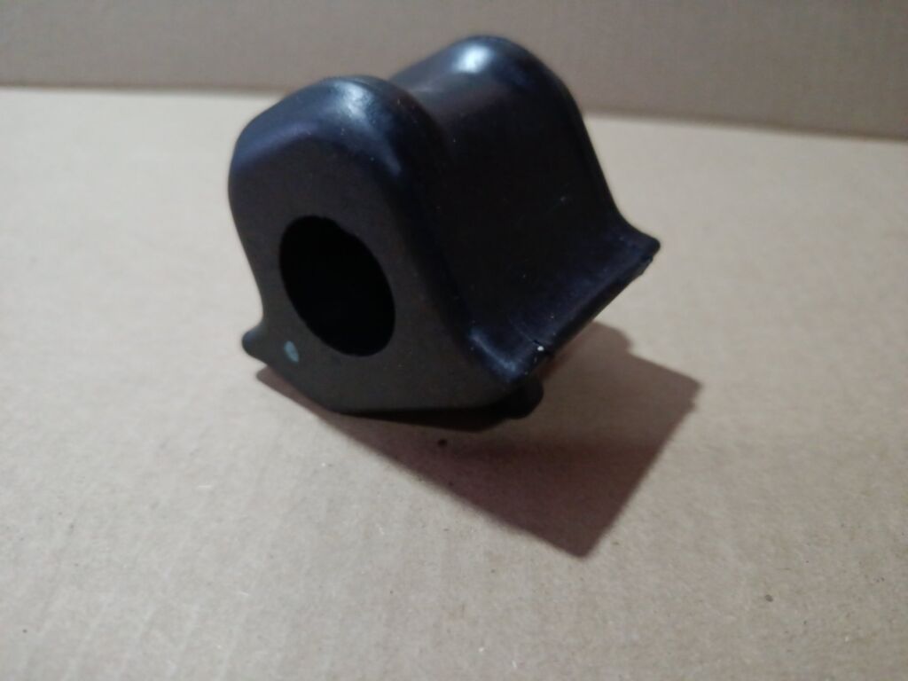 Втулка стабилизатора 48815-12370, 48815-02140 на Toyota Corolla ZRE151L Фото 5