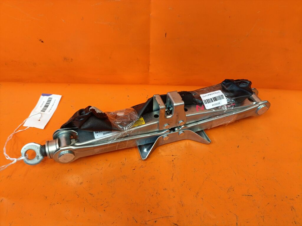 Домкрат на Toyota Ractis NCP120