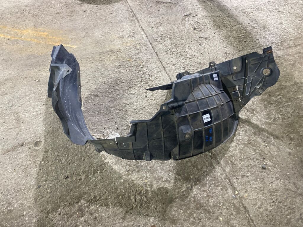 Подкрылок на Nissan Note E11 638401U600  212630  2711FP1  2711FP1T  63840-8Y20A  63840-9U000  63840-9U20A  63840-9U20B  638429U000  8400-618  915.NS11115R  974592  DS11174AR  DT501016L0R00  FP 5013 388  NNNOT06-300-R  NNNOT06300R  NNNOT06301R  PDS11174AR  ST-DTE1-016L-1, Переднее Правое расположение