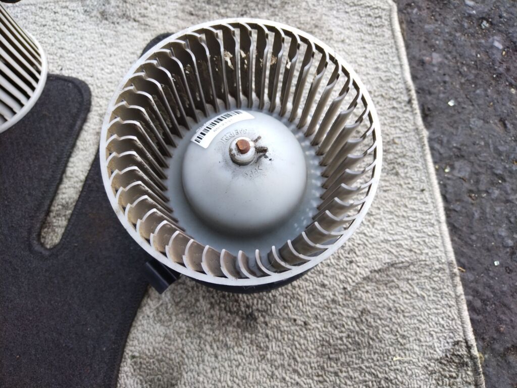 Мотор печки на Nissan March AK12 27226 AX000