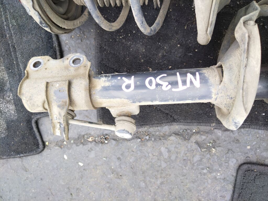 Стойка амортизатора на Nissan X-Trail NT30 QR20DE, Заднее расположение