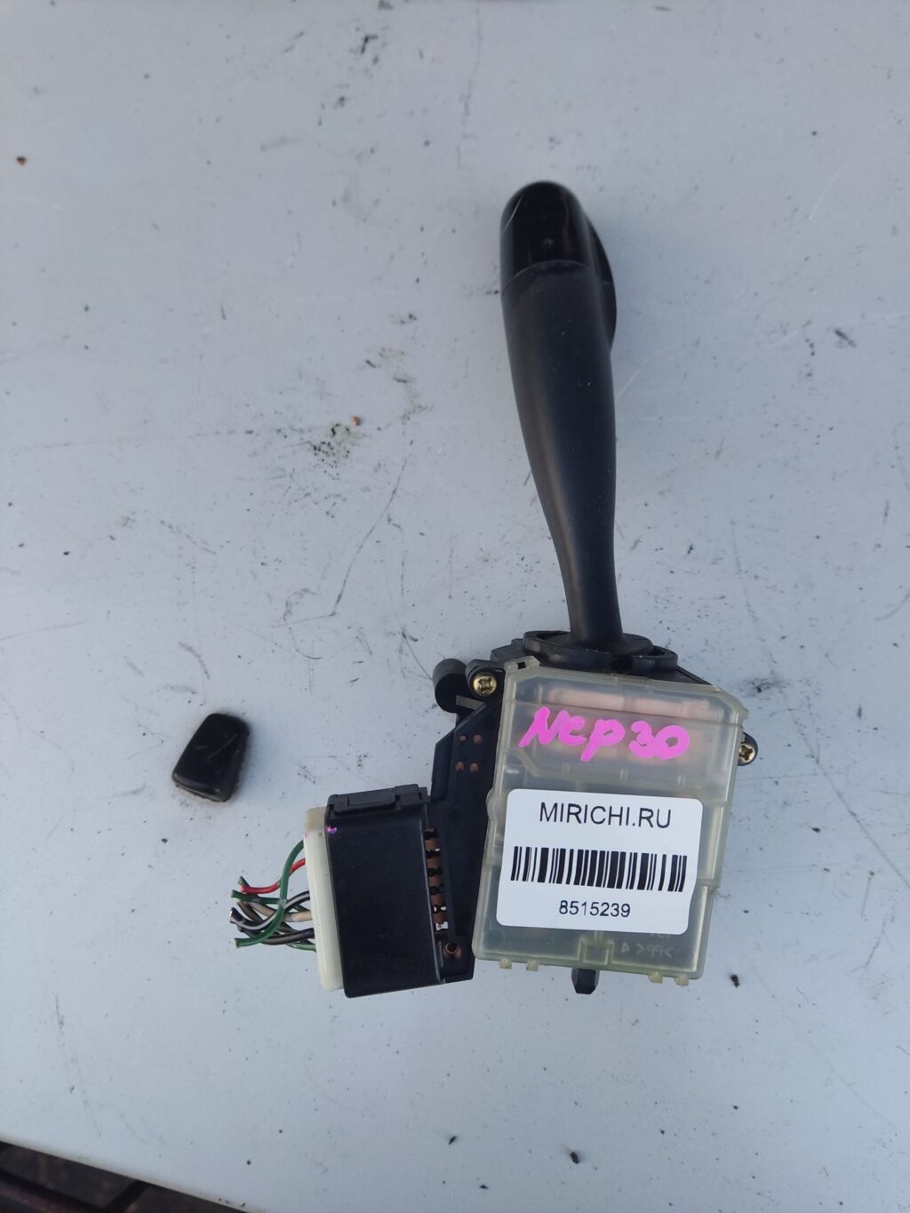 Переключатель поворотов на Toyota Bb NCP30