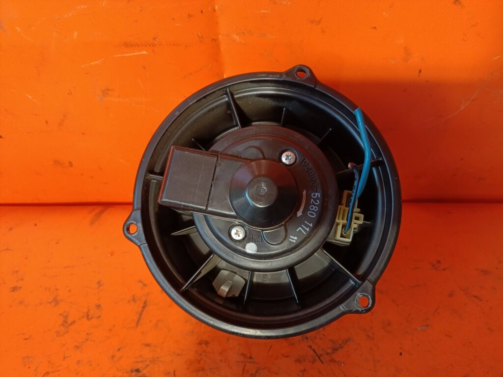 Мотор печки MN140153 на Mitsubishi Colt Plus Z23W Фото 2 Мотор печки MN140153 на Mitsubishi Colt Plus Z23W Фото 2