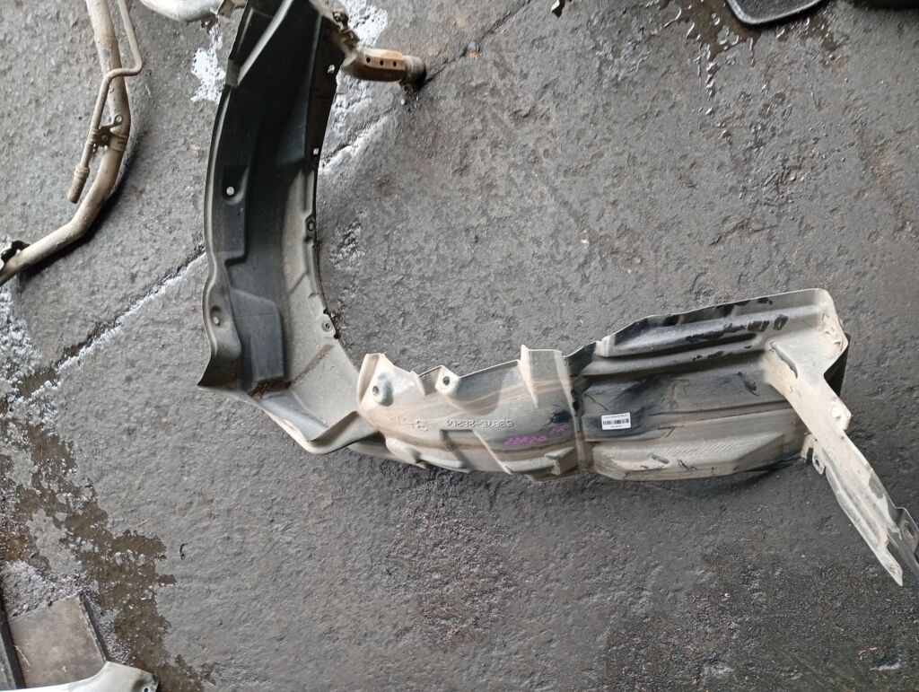 Подкрылок на Toyota Voxy ZRR70G 3ZR-FAE 53875-28201, Переднее Правое расположение