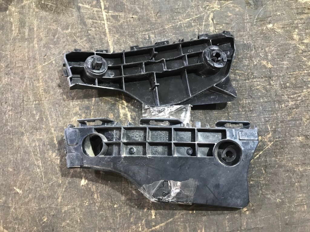 Крепление бампера на Toyota Aqua NHP10 52535-52150, Переднее расположение