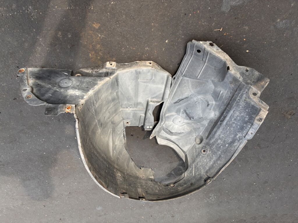 Подкрылок на Nissan Tiida C11 HR15DE 63842-ED05D, Переднее Правое расположение