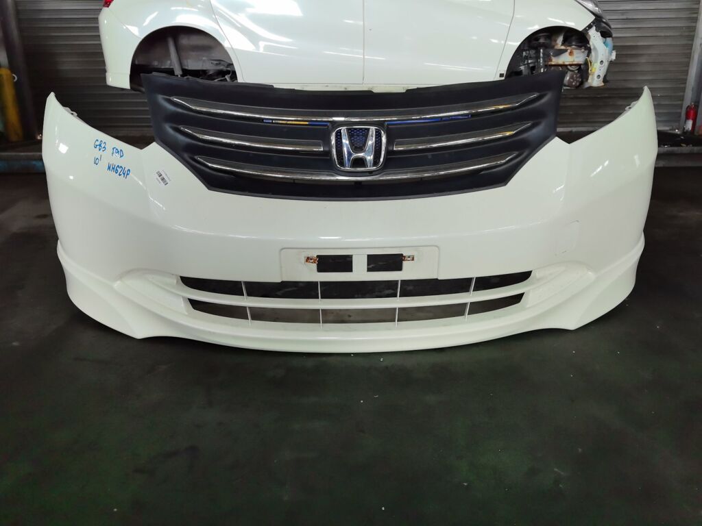 Бампер на Honda Freed GB3, Переднее расположение