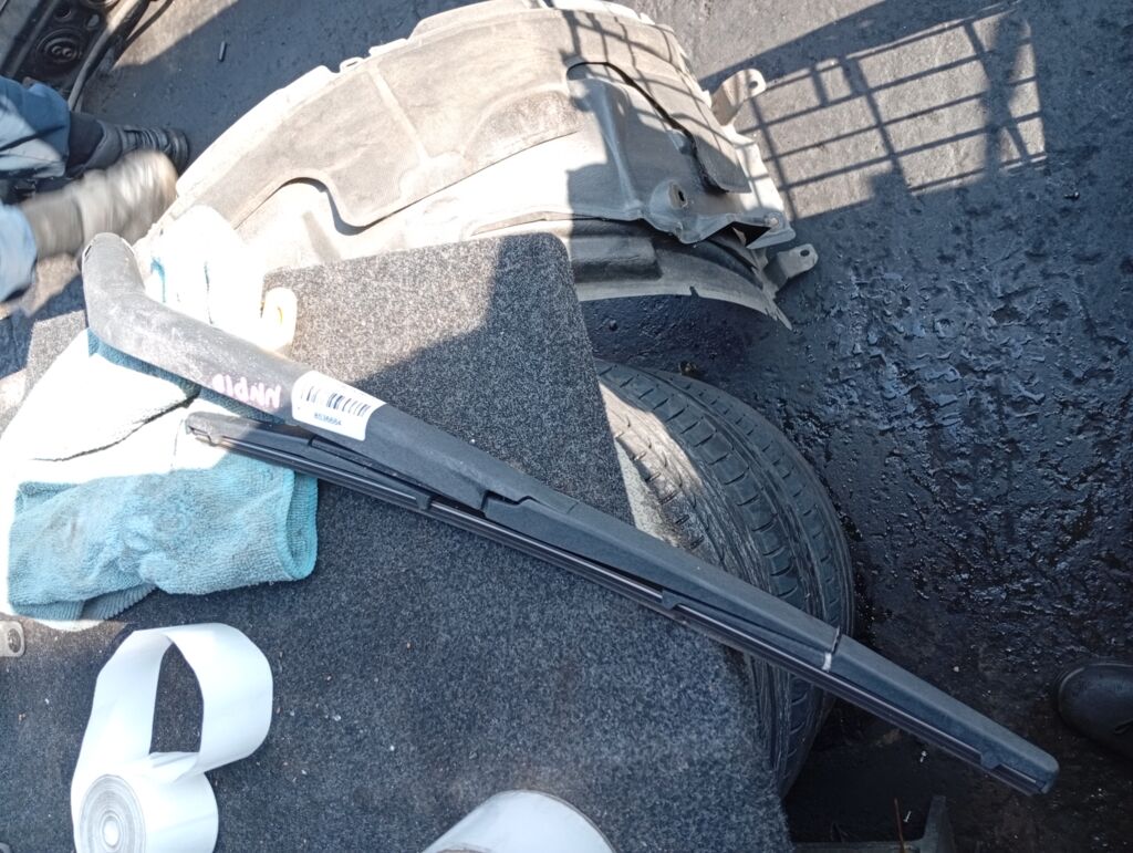 Держатель дворника на Toyota Porte NNP10 85241-52070, Заднее расположение