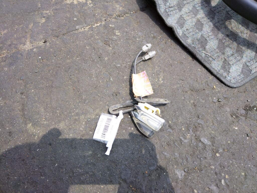 Поворотник в крыло на Toyota Carina AT170