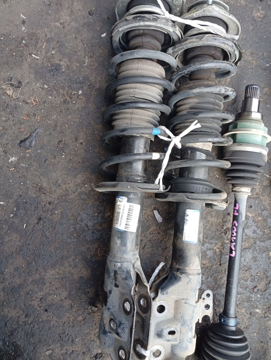 Стойка амортизатора на Daihatsu Move LA100S KF-VE, Переднее расположение