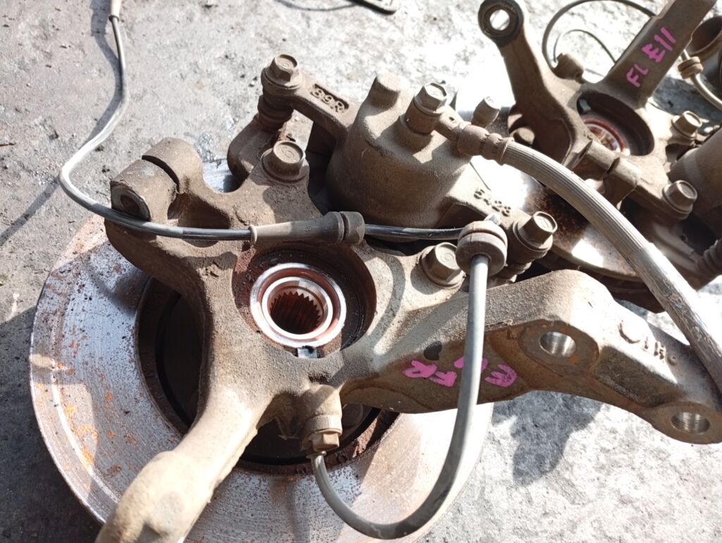 Ступица на Nissan Note E11 HR15DE, Переднее Правое расположение