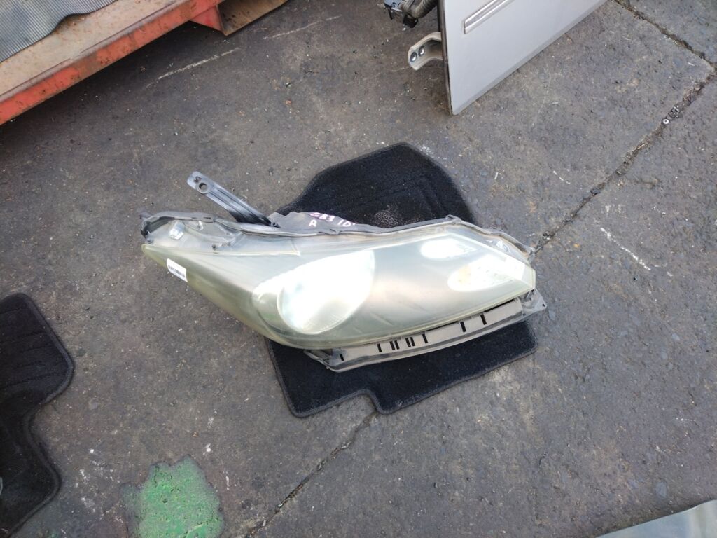 Фара на Honda Freed GB3 100-22838, Правое расположение