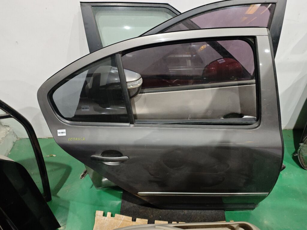 Дверь боковая на Skoda Octavia, Заднее Правое расположение
