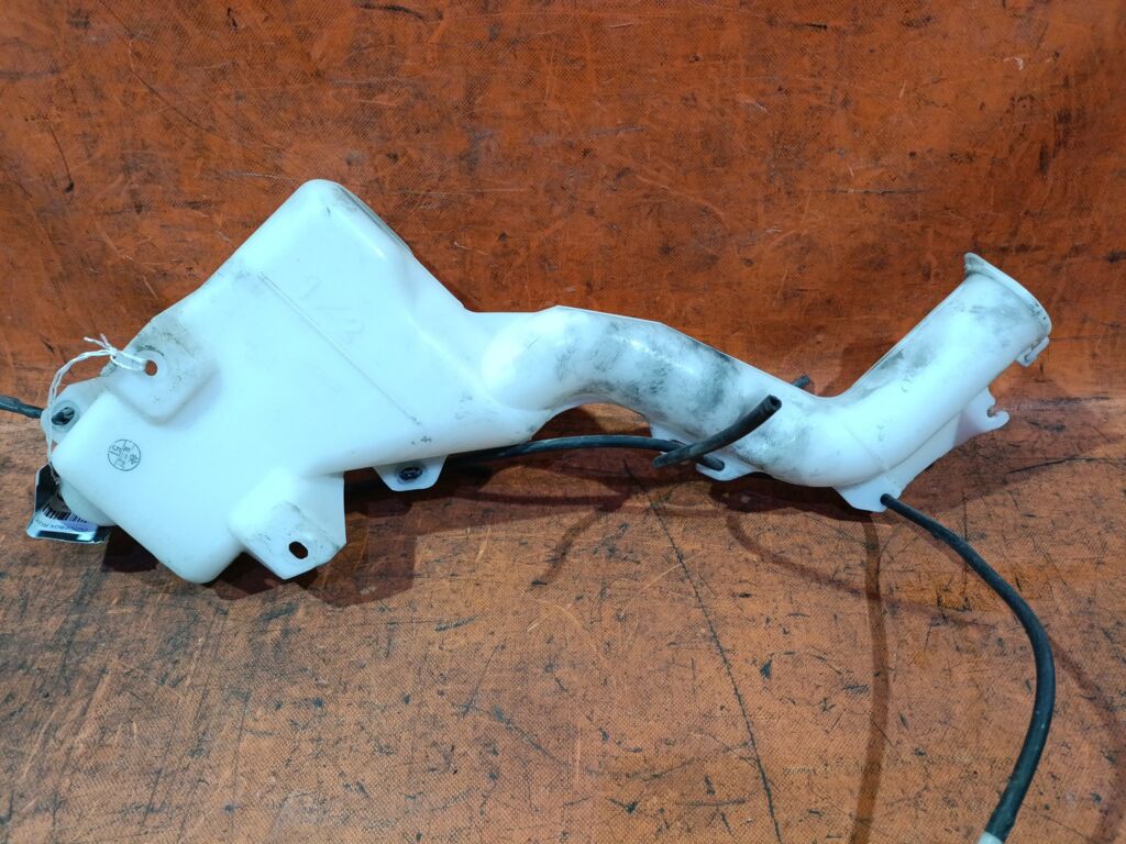 Бачок омывателя на Mitsubishi Colt Plus Z27W MN105956