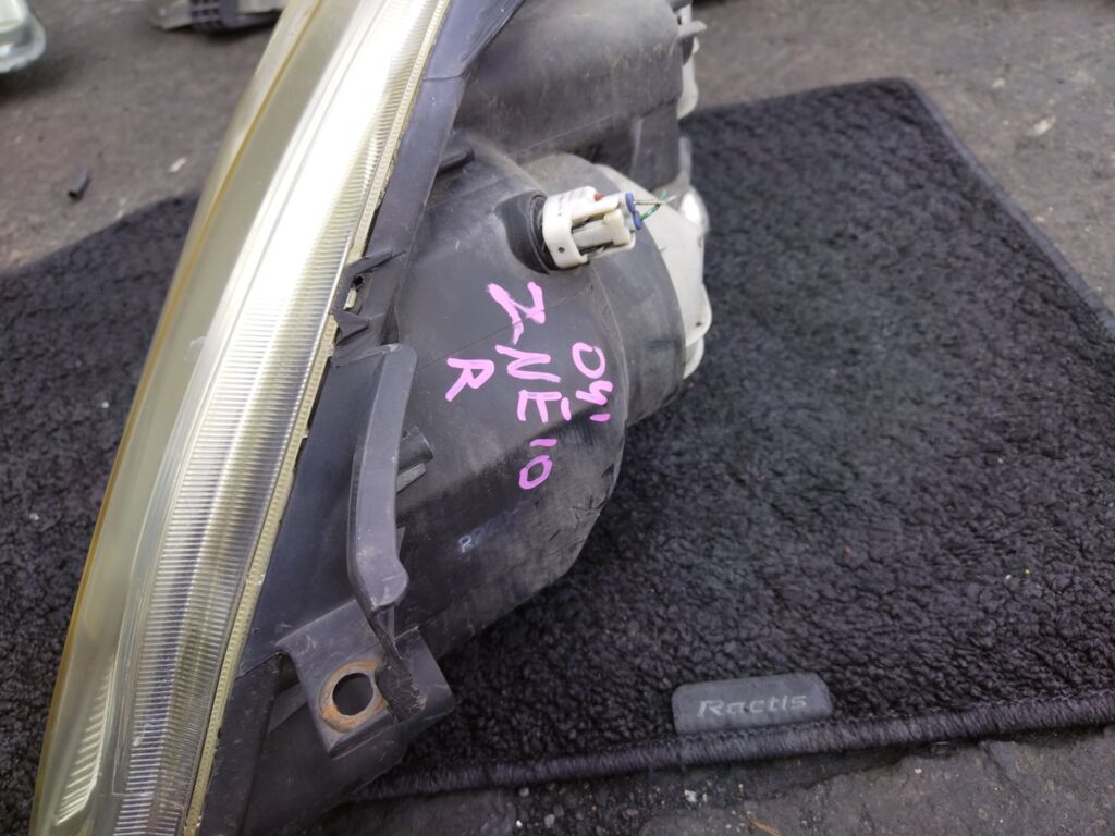 Фара на Toyota Wish ZNE10G 68-2, Правое расположение